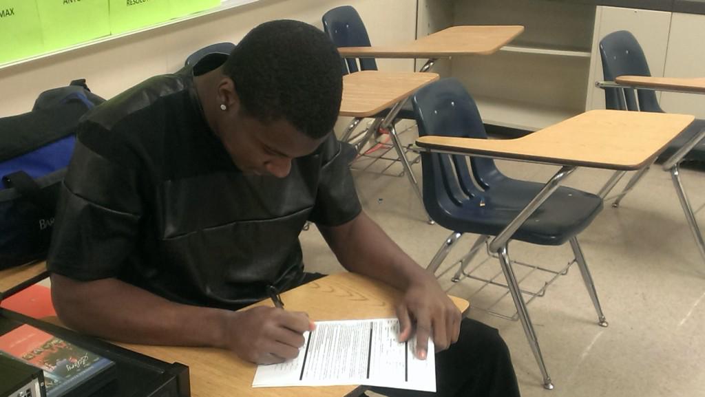 1CeasG's tweet photo. Today was the day I committed 🙌 S/O @IndependenceCC &amp; @McCluerFootball 🏈💯 http://t.co/27VDa11GRE