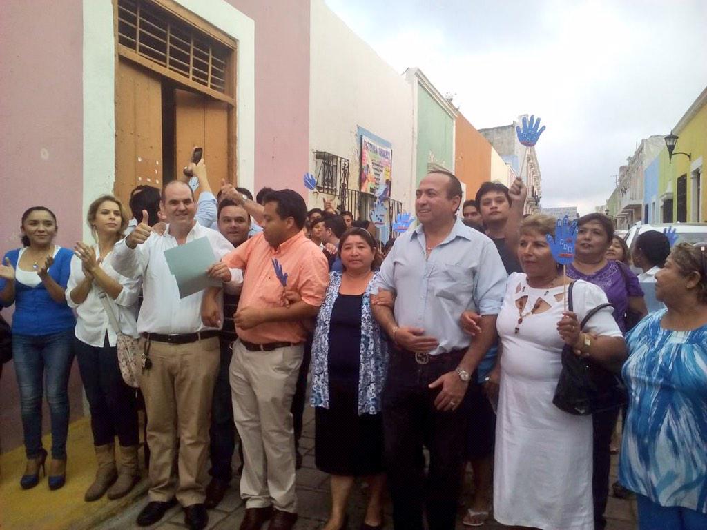 tiemposnoticias's tweet photo. #Ahora Se registra Alexandro Brown como pre candidato del PAN en búsqueda de la alcaldía de #Campeche http://t.co/y38bzOK4dc