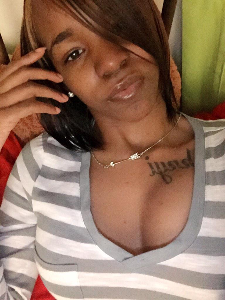 BD_Lay's tweet image. Shawty would you be mine 😍💍 #SelfieFreak 😂