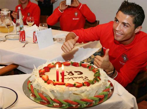 Parabéns REI! Este ano vai ser mais uma Bola de Ouro! 30 Anos! Orgulho em ti! Happy Birthday Cristiano Ronaldo!  