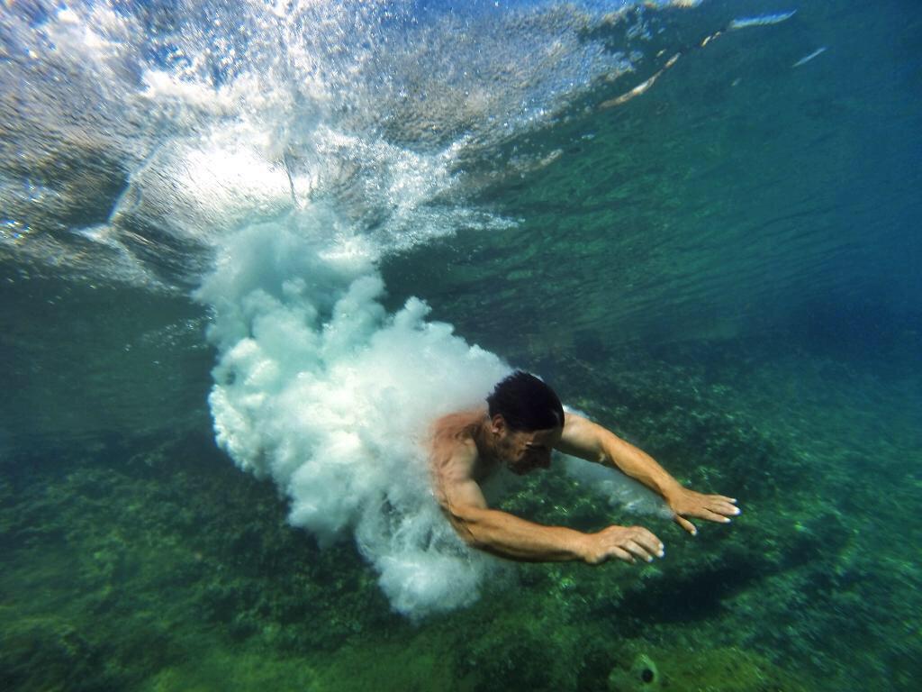 herogopros's tweet photo. Ocean diving👌 http://t.co/dKbDauZ5PO