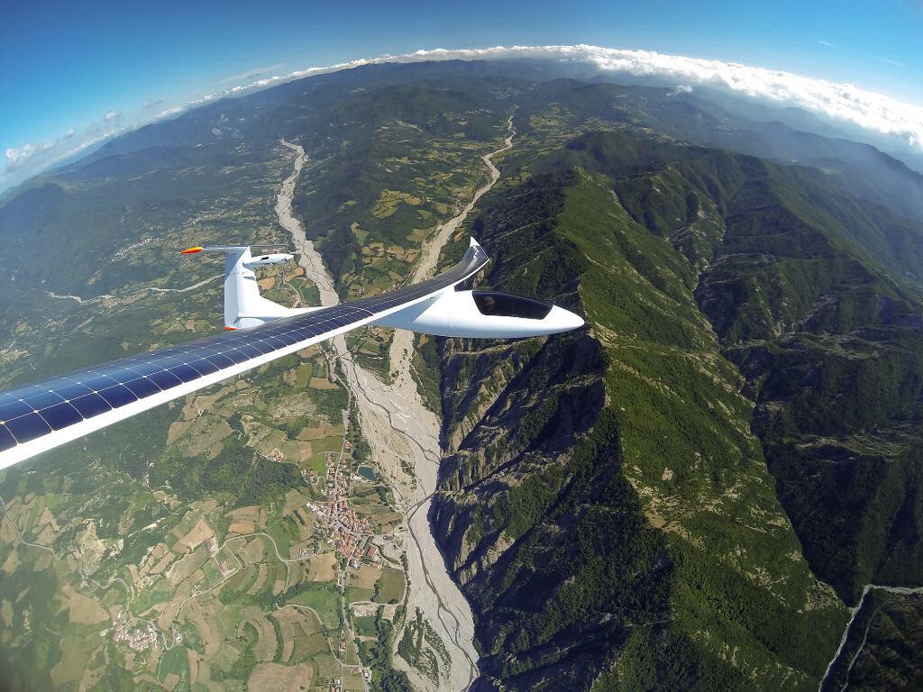 herogopros's tweet photo. View from an airplane http://t.co/O5oLNTjzOE