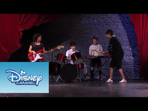 30somethingyrs's tweet photo. Violetta: Momento Musical - Dile que sí - Ensayo final para el show http://t.co/A2mv0bFZ8i #love #secure http://t.co/7nfJMBnIHJ