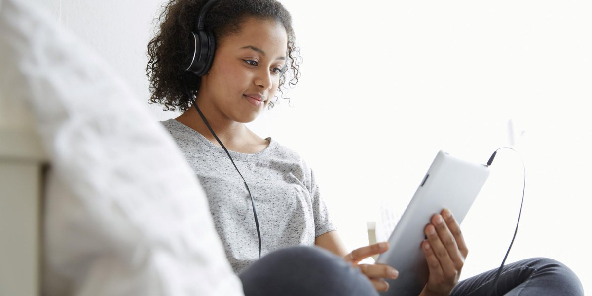 HuffPost's tweet photo. For teens, falling asleep gets harder with more screen time
 http://t.co/jNoMXm23gd http://t.co/p6BLFBkIXx