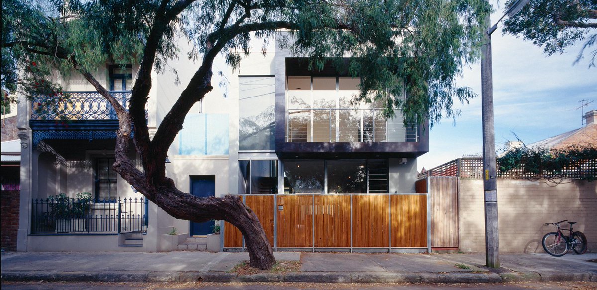 A house in Sydney created from across the globe <a href="/matt_chan/">Matt Chan</a> on his 1st project ow.ly/2UhDOn <a href="/Housesmagazine/">HOUSES magazine</a>