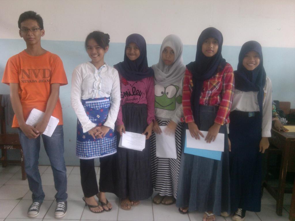 Persiapan drama~ Aslam, Hilda, Endang, Rizqika, Fanny, Yanti;;)