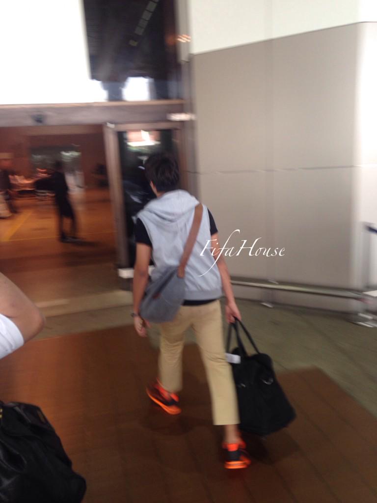 Premanan_FifaFC's tweet photo. น้องถึงดอนเมืองละนะคะ ตอนนี้กะลังเดินทางไปเตรียมตัวที่ระเบียงแซ่บค่ะ สู้ๆๆๆๆๆๆ http://t.co/jxzAawazhU