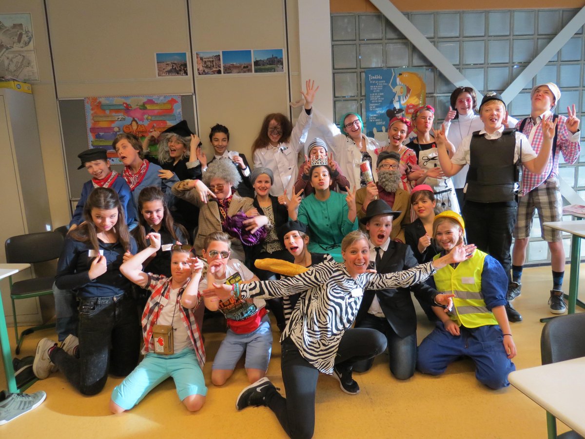 Erfgooiersc's tweet photo. Geweldig, gezellige druk bezochte avond bij Ons Open Huis. http://t.co/ZfMBdG9OJg