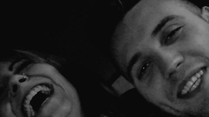 anaiis1992's tweet photo. No es la historia más bonita ni la más perfecta, simplemente es nuestra y  con eso basta. LO QUIERO A RABIAR! #BN http://t.co/MpKCaKiNF4