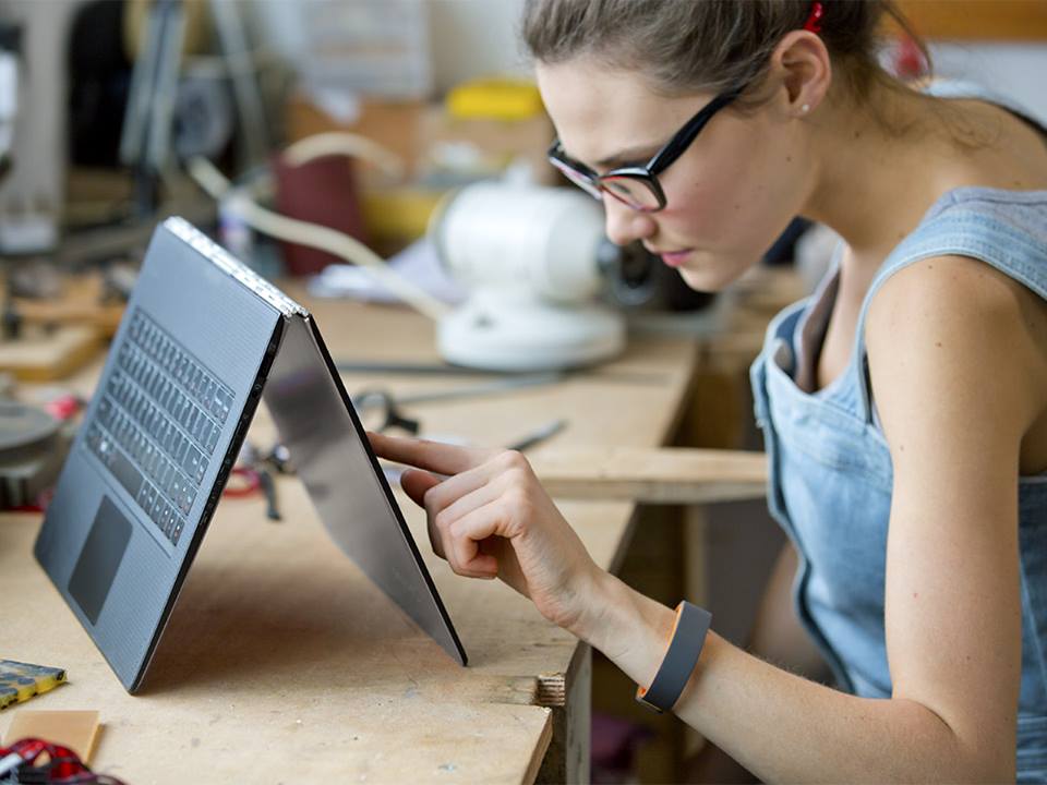 Lenovo_ID's tweet photo. Backflipping Lenovo Yoga bikin laptop makin keren! @Gizmodo http://t.co/IVxcWSHvTT http://t.co/24t4r2tBFO