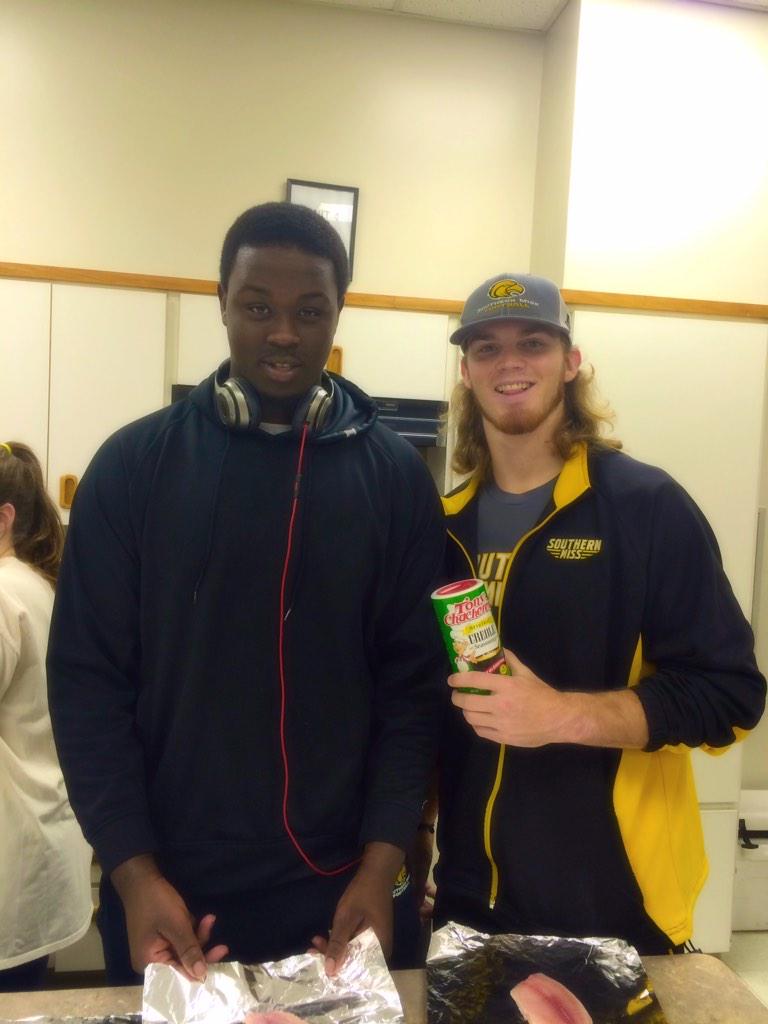 SouthernMisSAEP's tweet photo. @SouthernMissFB branching out and trying new things! #cooking101 #STUDENTathlete http://t.co/3Qkza6Et47