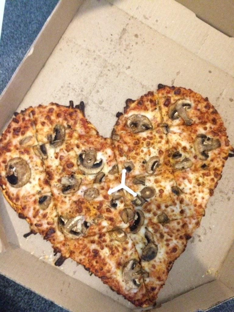allsaintsangel's tweet photo. Gracias @dominosmx ❤️🍕 #vegetariana #deli #HappyValentinesDay http://t.co/dRrakHxwt2