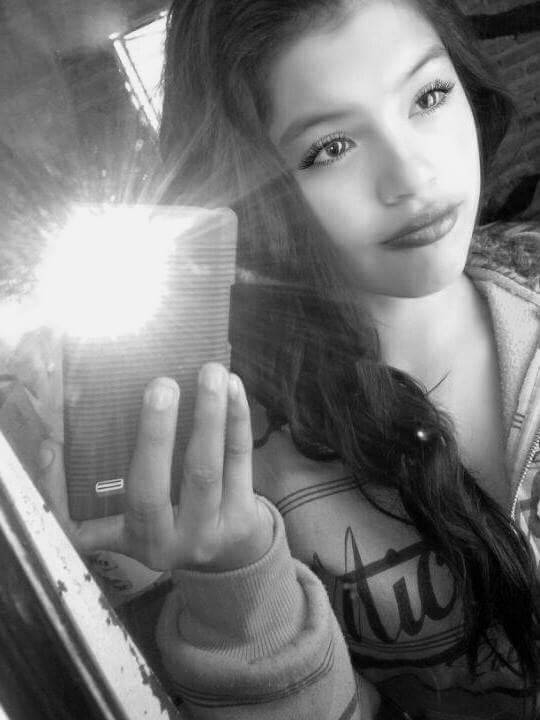 sandy15loveee's tweet photo. una selfie http://t.co/SKqU5NVuYh