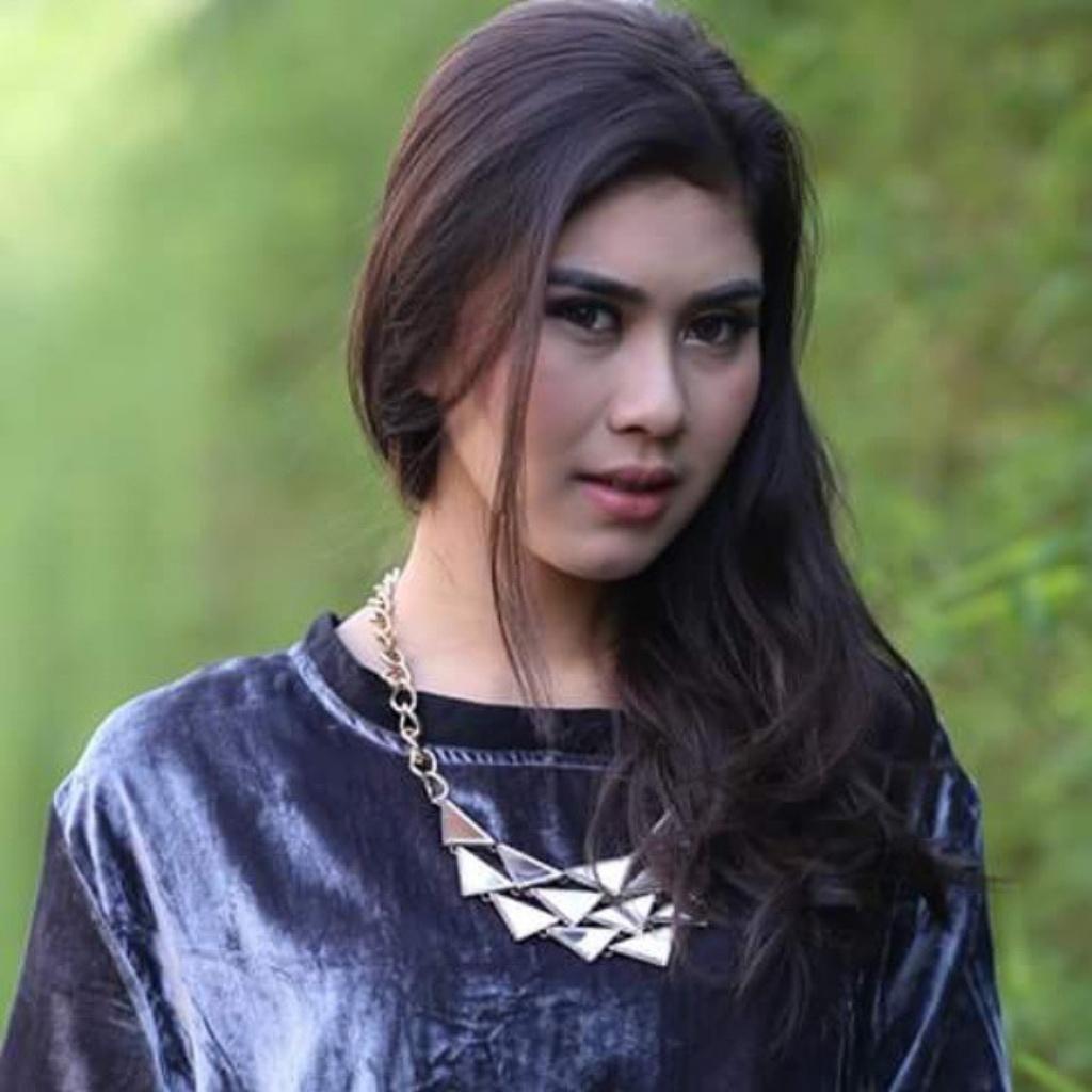 lofanasind_'s tweet photo. My lovely @RealSyahnazS 😍😍😘😘💋💋💗💗 http://t.co/2PmWguXsKp