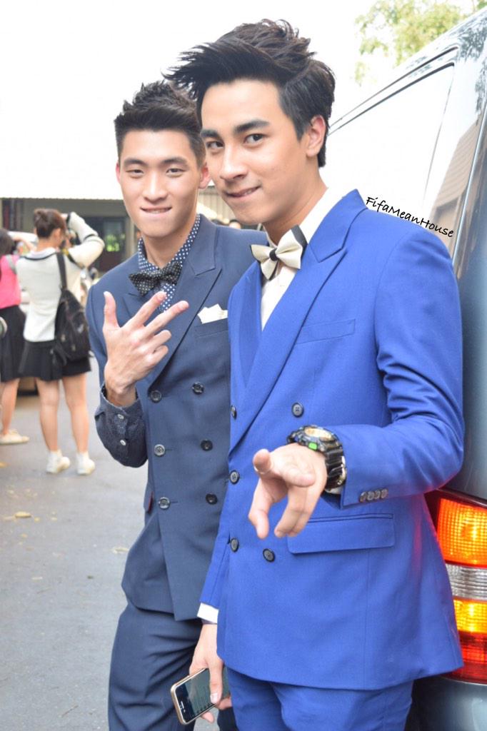 FifaMeanHouse's tweet photo. วันนี้มาให้กำลังใจน้องฟีฟ่ากับน้องมีนกันได้นะ ที่ช่อง 9 โมเดิร์นไนน์ @PremananFifa @m34nismind #มีนฟ่าหล่อบอกต่อด้วย http://t.co/mZSuKPYiYW