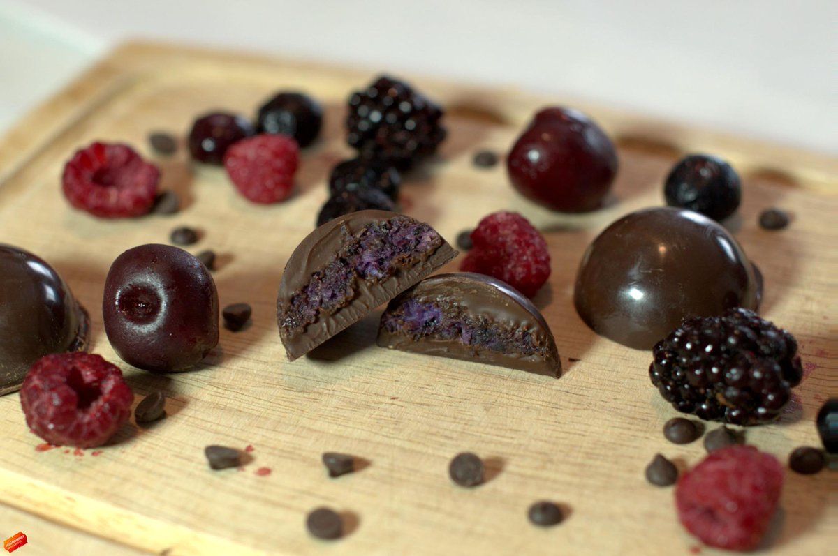 Craveables's tweet photo. Valentine's Day is almost here! Order soon to ensure delivery by 2/14 http://t.co/BIRbGDC9I3 http://t.co/jePK4YvcWS