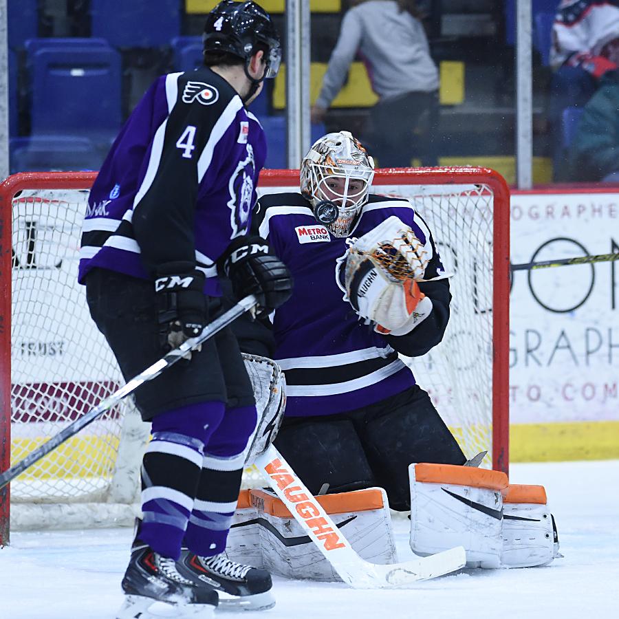 purdonphoto's tweet photo. @RRoyalsHockey win 2-1. Great game by @knapper311! http://t.co/BhhqKwsw5x