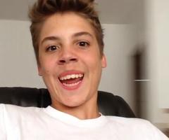 camila_goecke's tweet photo. @TheMattEspinosa @TheMattEspinosa MATT IN.CHILE ❤💙❤💙❤💙❤💙❤
 Me: 😂😂 hs #oldmagconcometochile #matthewchile hsh http://t.co/5DavRjYQDH