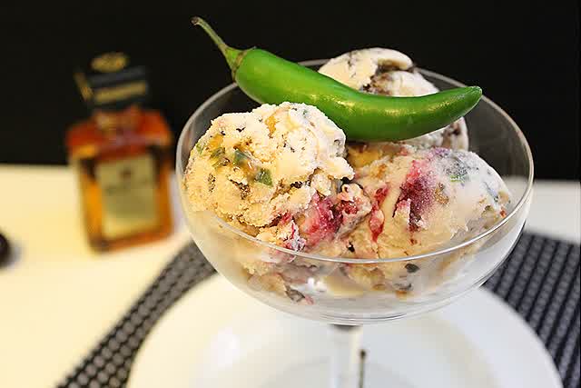 crazyice_cream's tweet photo. Buruan coba CRAZY ice cream versi GREEN CHILI!! CABE IJO-nya memberikan sensasi yg UNIK dan gak ada yg bisa samain..! http://t.co/9u3XJ9IppR