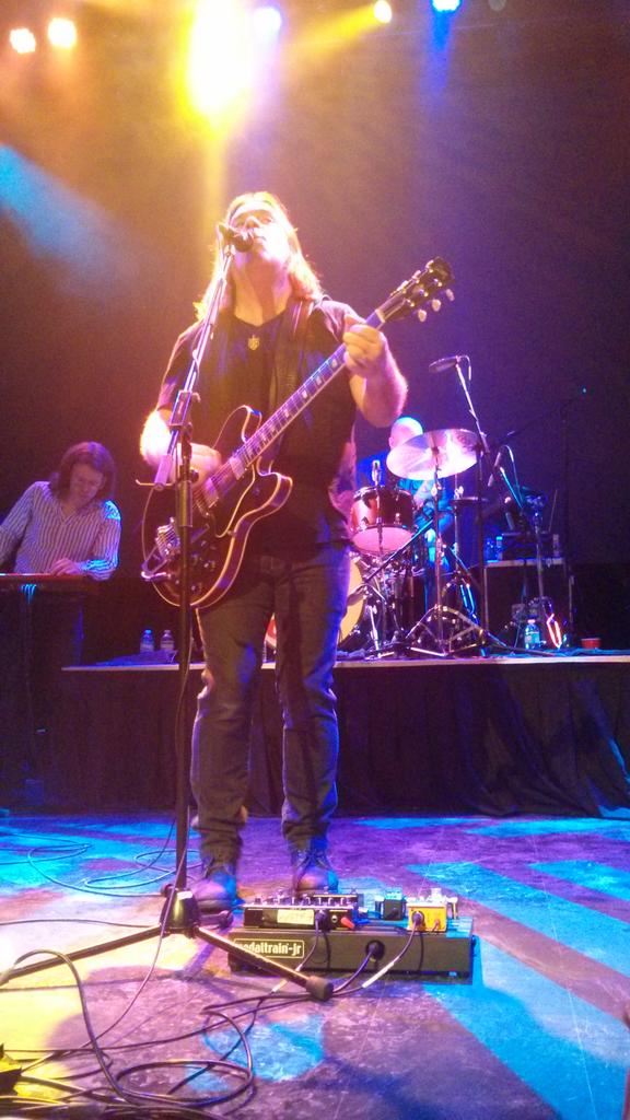 LadyPrintmaker's tweet photo. Oh yeah great time #alanthomasdoyle #londonmusichall http://t.co/ybd4OFkxty