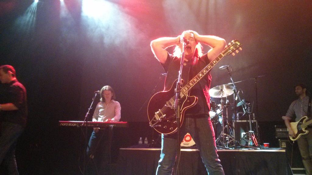 LadyPrintmaker's tweet photo. Oh yeah great time #alanthomasdoyle #londonmusichall http://t.co/ybd4OFkxty