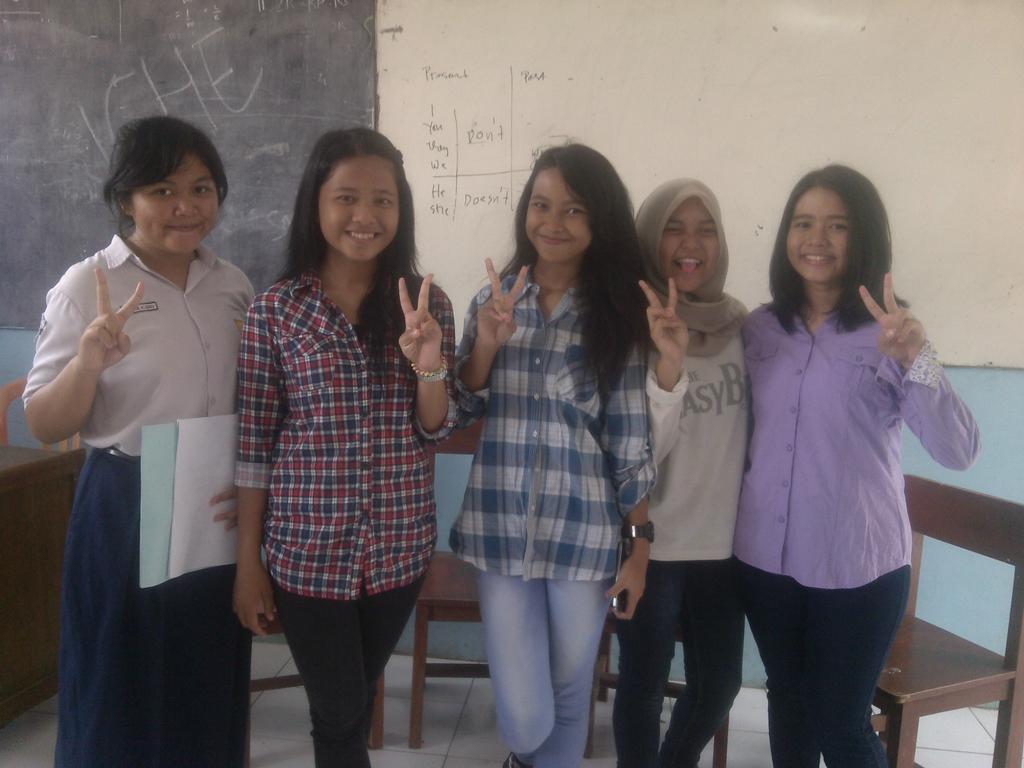 Persiapan drama~ Yustika, Selly, Restu, Ayu, Safira;;)