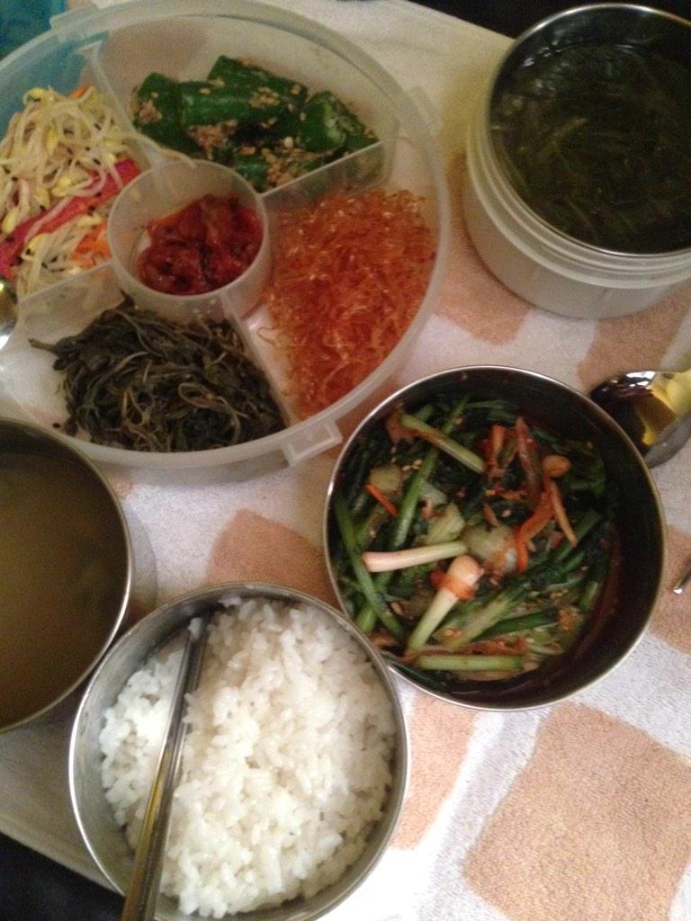 kju71's tweet photo. 햇빛은 따뜻, 바람은 조금 차가움, 점심밥의 따뜻함이 오후를 따뜻하게 해 줄겁니다. 우리들 식사 맛있게 하셨죠, 저희도 밥 먹습니다. 14시부터는 교섭! http://t.co/7XXszDwWQU