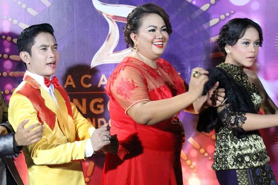 SahabatARRASInd's tweet photo. Lihaattt ekspresi goyang dayung ala a @ArieAcademy @NurAty_DAcademy @Lesti_Jenong_DA @Febro_DAcademy http://t.co/KfryYSgadz