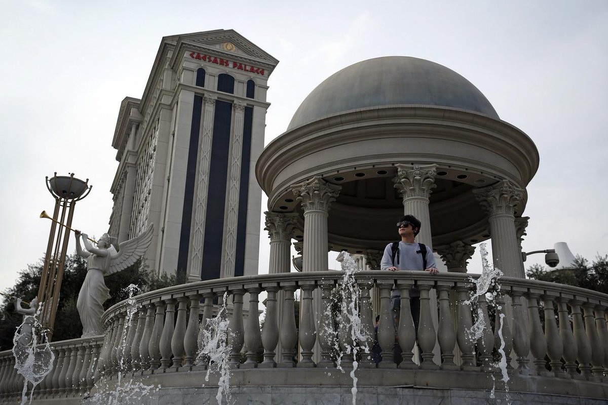Kate_OKeeffe's tweet photo. Caesars is replacing long-time CEO Gary Loveman with former Hertz boss Mark Frissora http://t.co/JNATiSQwEn AP pic http://t.co/fnV8oGKqq4