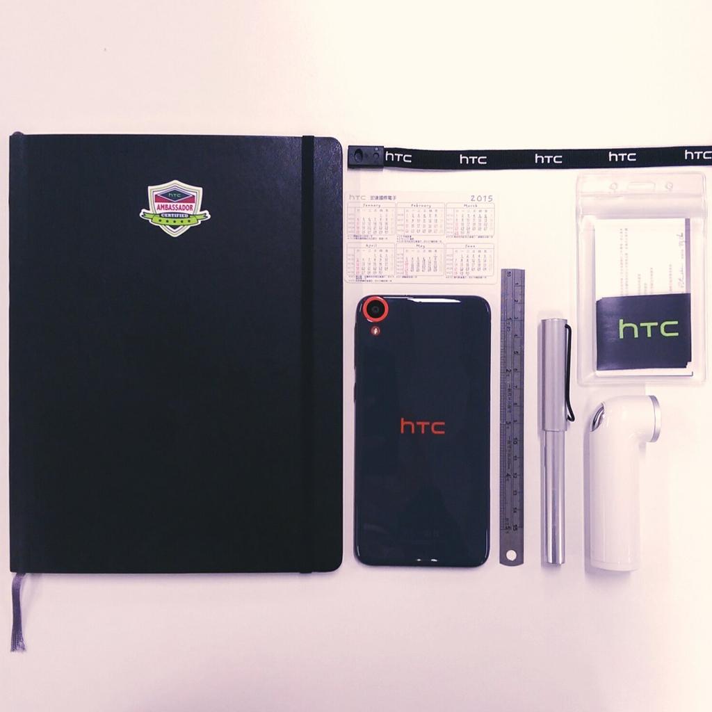 AG_cangie's tweet photo. Everyday essentials 📝📱✒💡 #HTCTaiwan #TeamHTC #oneography #HTCDesire820 #REbyHTC #Lamy #moleskine http://t.co/alZf4282nK