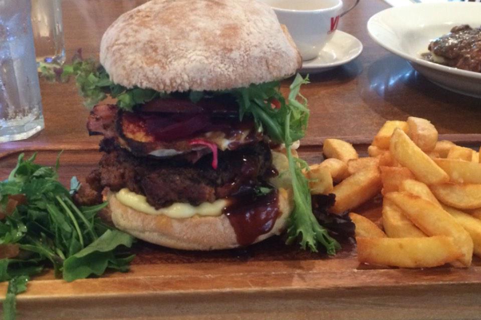 Angus Burger $12.50 lunch special from the Aspley Hotel.