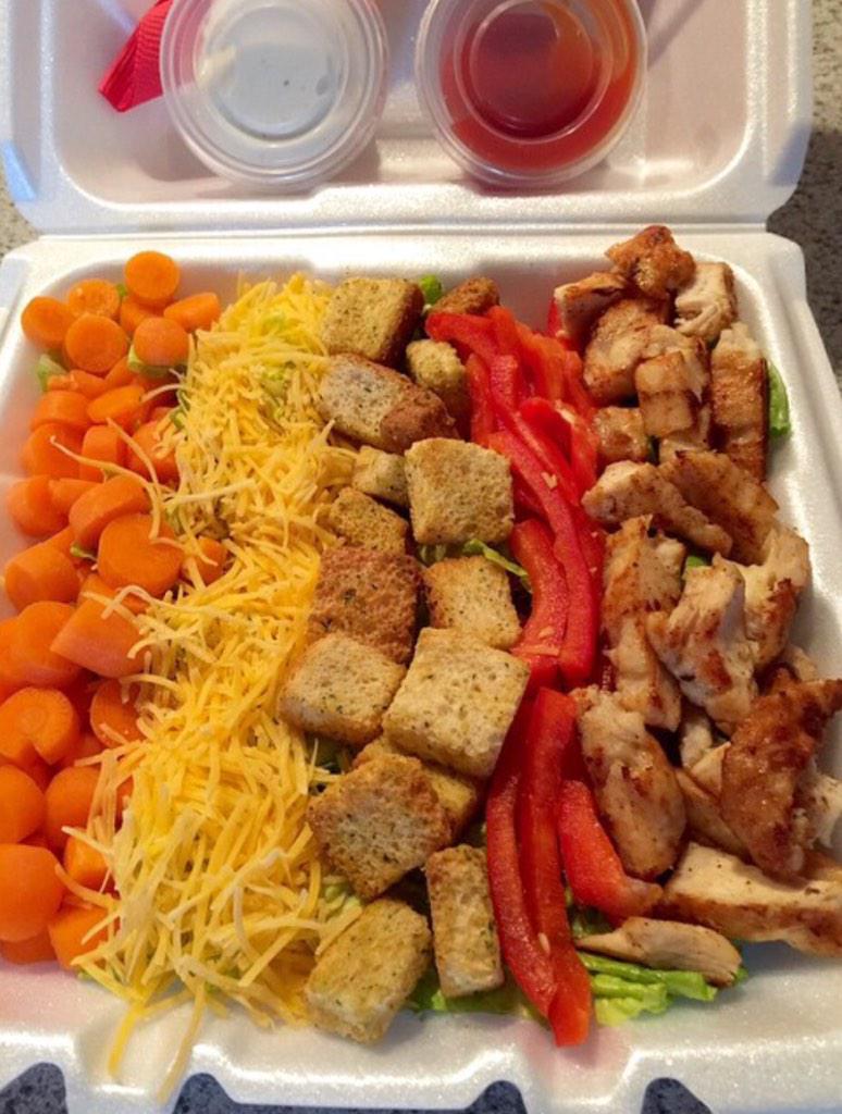 740OnTheGo's tweet image. Pre-order your meal for the @oufacesmodeling fashion show. Only $6! We will be tabling tomorrow and Friday in Baker.