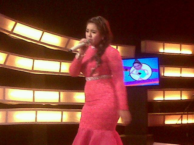 stasiun_dangdut's tweet photo. #Live @JTV_rek #OnAirNow #DeviAldiva - Kanggo Riko @ALYBABA_Group #Kamis http://t.co/8OIIUeOHZS