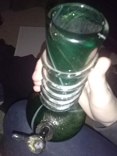 Bong hits b4 school 😈😈 http://t.co/3NgWwIeGCm<a href="/tag/mondaymotivation"class="tags"><span>#mondaymotivation</span></a>