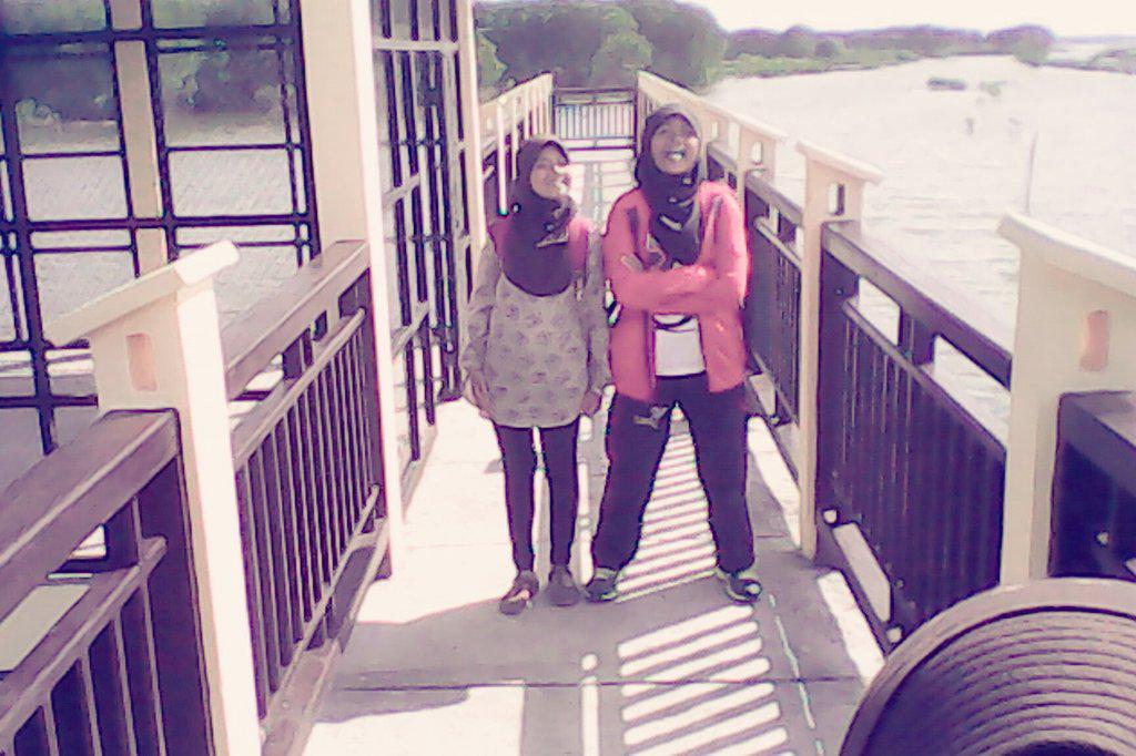 Hamidah_3103's tweet photo. Kita http://t.co/ugBoqwIg0s