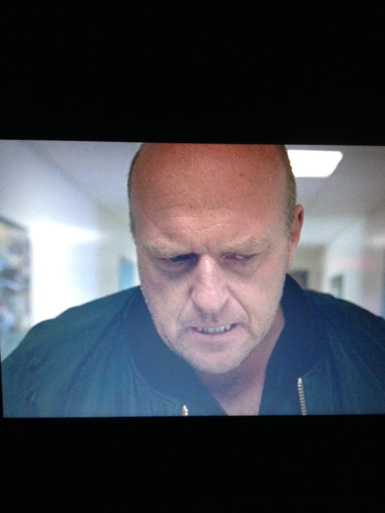 bhruno_s's tweet photo. Hank foi inteligentemente enganado kkkkkkkk #breakingbad #BreakingBadProblems http://t.co/iGDyGMCobG