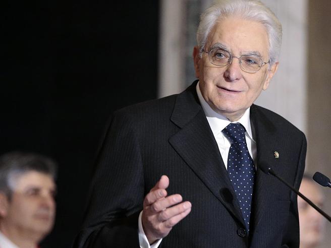 Corriere's tweet photo. Prima notte da solo nel Palazzo E oggi il «debutto» di Mattarella  http://t.co/lcyvAx6z5H http://t.co/NRUr2VrRFP