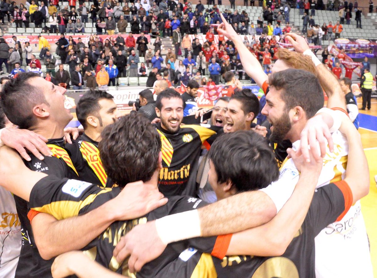 ucatletisme's tweet photo. Haciendo historia! “@DiariStaColoma: FOTOGALERIA del @ElPozoMurcia_FS 7 - 5 @MarfilSC. #futsal #capalafinal http://t.co/rBIlQW6065”