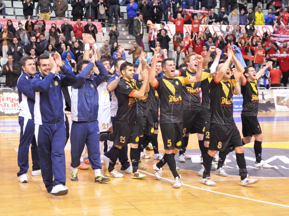 ucatletisme's tweet photo. Haciendo historia! “@DiariStaColoma: FOTOGALERIA del @ElPozoMurcia_FS 7 - 5 @MarfilSC. #futsal #capalafinal http://t.co/rBIlQW6065”