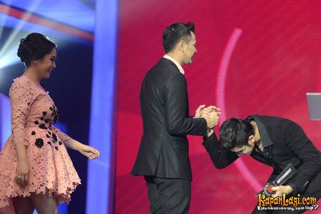 RT"@DunialainRANS: si aliando segitu hormatnya ye sma mamad.....hahaha *ini wajib dipertahanin artis muda sopan haha "