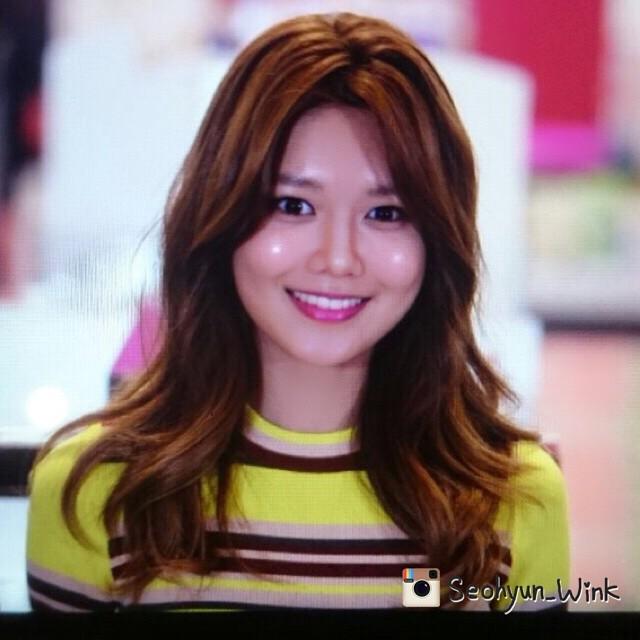 [PIC][04-02-2015]SooYoung xuất phát đi Hồng Kông để tham dự buổi fansign cho thương hiệu mỹ phẩm "LLang" B9ENPSxCEAAbbSx