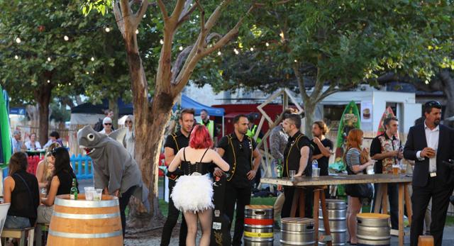 WestAustralia's tweet photo. RT @fremantlestory: Kings Sq Common @freoroyale popup bar open Thur 4-10, Fri 4-12, Sat 12-12, Sun 12-9 @fringe_world http://t.co/wWzIuoAK20
