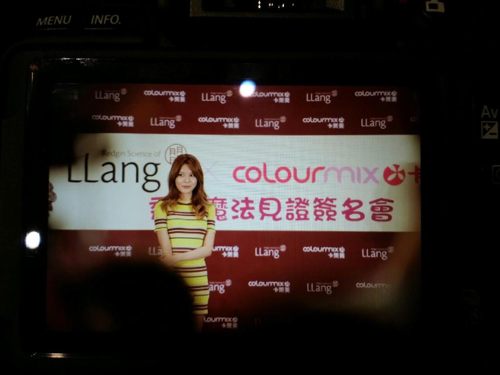 [PIC][04-02-2015]SooYoung xuất phát đi Hồng Kông để tham dự buổi fansign cho thương hiệu mỹ phẩm "LLang" B9EPXL3CQAAXSwk