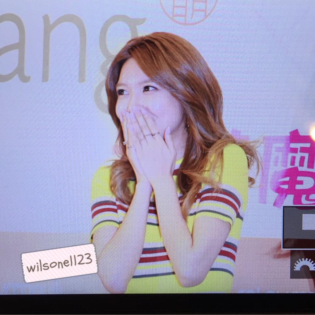 [PIC][04-02-2015]SooYoung xuất phát đi Hồng Kông để tham dự buổi fansign cho thương hiệu mỹ phẩm "LLang" B9ERGBGCIAADmZx