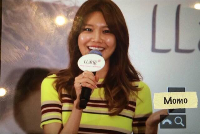 [PIC][04-02-2015]SooYoung xuất phát đi Hồng Kông để tham dự buổi fansign cho thương hiệu mỹ phẩm "LLang" B9ERiXlCcAAM9fb