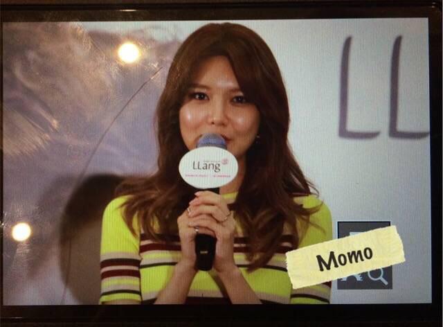 [PIC][04-02-2015]SooYoung xuất phát đi Hồng Kông để tham dự buổi fansign cho thương hiệu mỹ phẩm "LLang" B9ERiYcCMAIP5kr