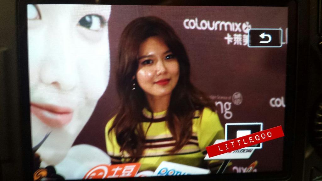 [PIC][04-02-2015]SooYoung xuất phát đi Hồng Kông để tham dự buổi fansign cho thương hiệu mỹ phẩm "LLang" B9EXKApCcAAxVQ1