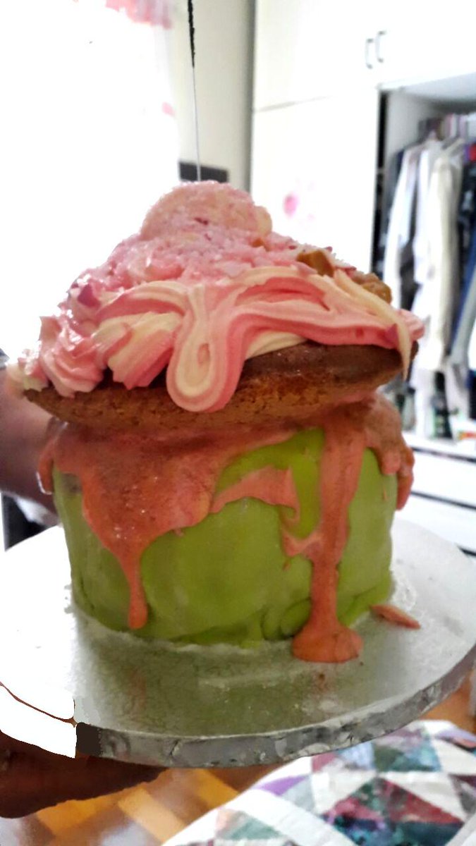 WelsfordsCPT's tweet photo. Want to surprise someone at work or home? Get the #Surprise #cupcake delivered in #CapeTown http://t.co/ROHyyr0Q4J