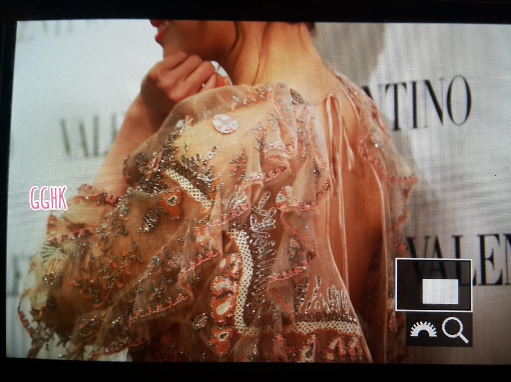 [PIC][04-02-2015]Tiffany khởi hành đi Hồng Kông để tham dự sự kện "Valentino Flagship Grand Opening" vào trưa nay - Page 2 B9E_QRBCUAENGQD