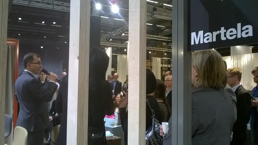 PuttaaSollo's tweet image. @HeikkiMartela presenting the #sensorbased novelties in the #martelahouse at the @SthlmFurnFair #2015sff